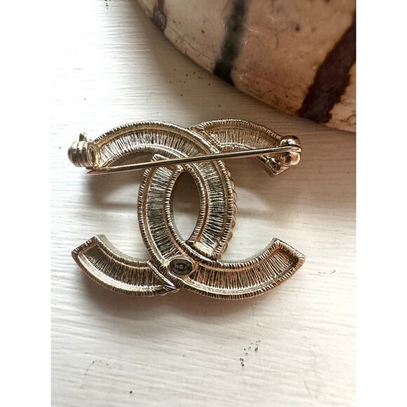 529 Chanel Pearl and Rhinestone Brooch - Picture 2 of 7